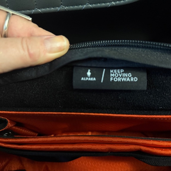 ALPAKA Vertex Pouch X-Pac Crossbody - NWOT - Picture 3 of 4